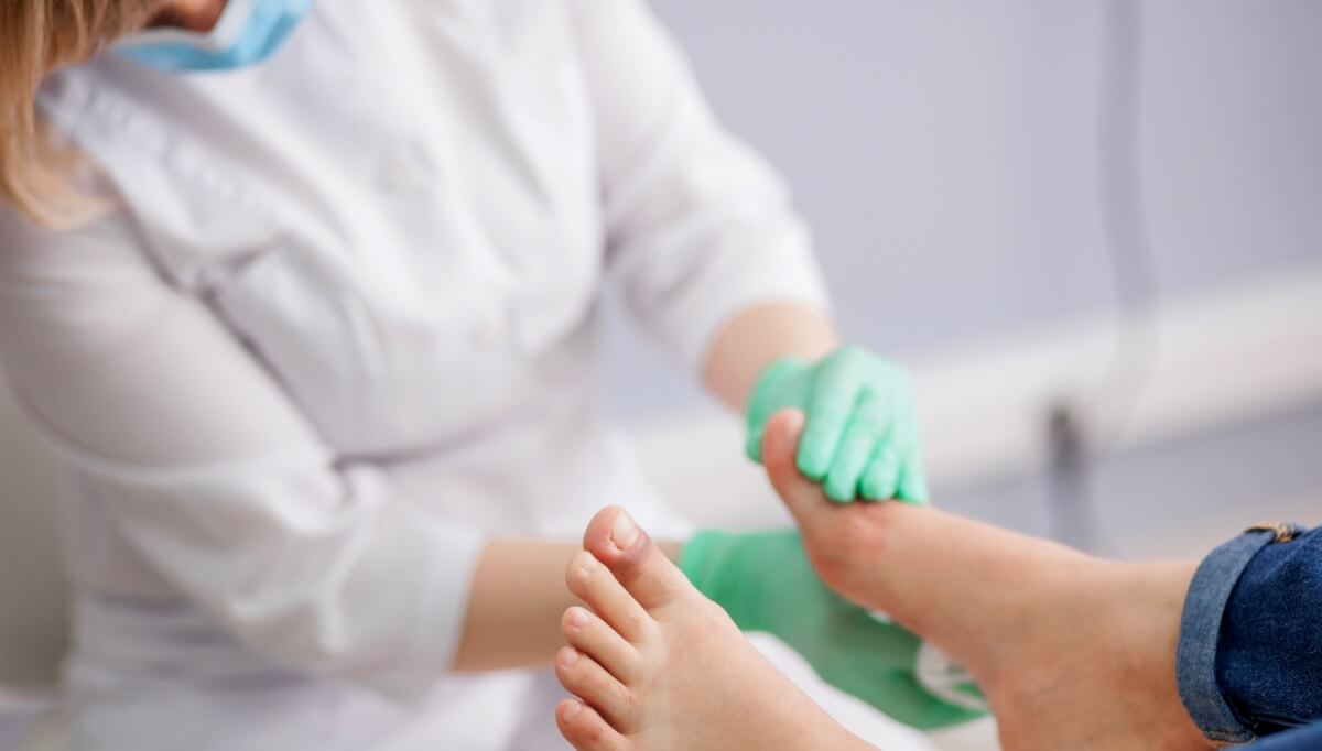 Tips for Diabetic Foot Wound Infection and Treatment